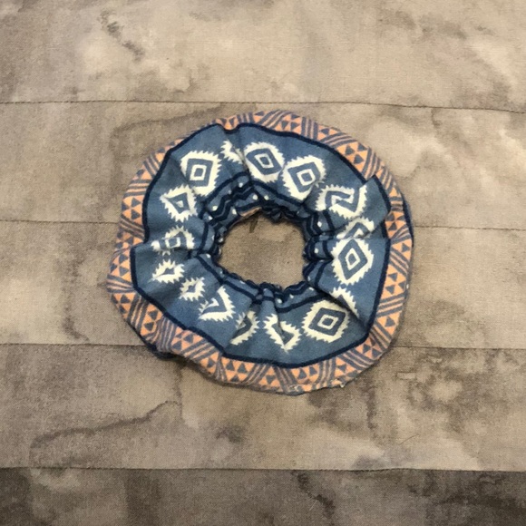 Accessories - Blue and White Scrunchie